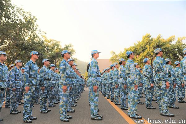 北京師范大學(xué)珠海分校2017級(jí)學(xué)生軍訓(xùn)正如火如荼開(kāi)展