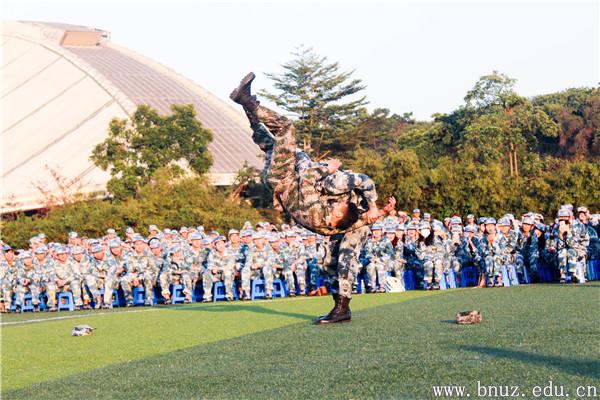 北京師范大學(xué)珠海分校2017級(jí)學(xué)生軍訓(xùn)正如火如荼開(kāi)展