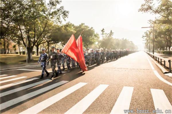 北京師范大學(xué)珠海分校2017級(jí)學(xué)生軍訓(xùn)正如火如荼開(kāi)展