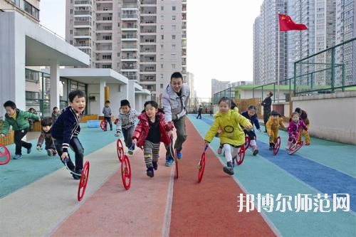 南京2020年男生讀幼師學(xué)校有前途嗎