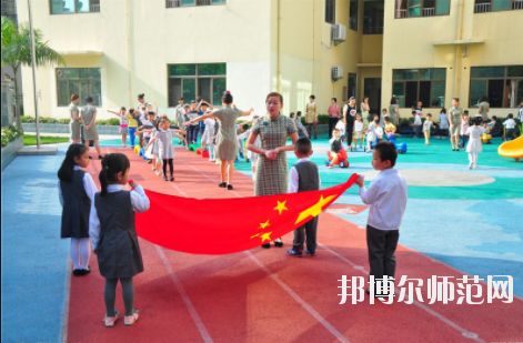 女生初中畢業(yè)上幼師學(xué)校